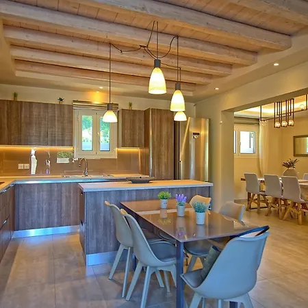 Luxury Matzourana By Posarellivillas Gardeládes