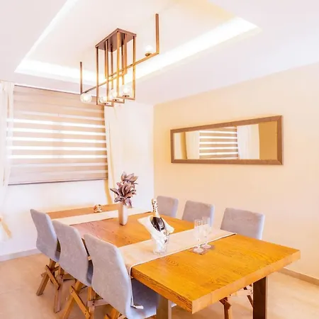 Vilă Luxury Matzourana By Posarellivillas Gardeládes